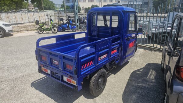 Професионална товарна електрическа триколка с кабина, товароносимост 600 кг, bullmax cargo cab 4000w, синя