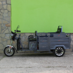 Триместна товарна електрическа триколка max motors go pro 2000w, (трансформираща се)